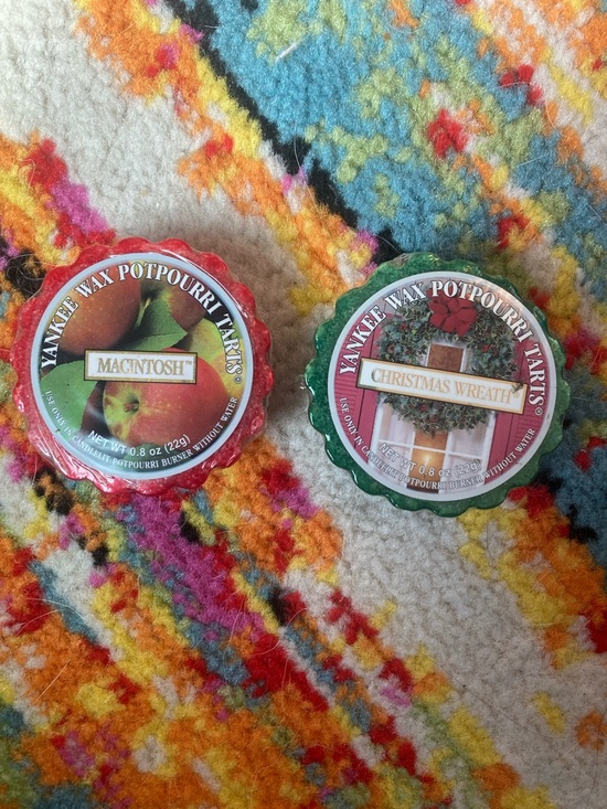 Yankee Candle Other - 🌷5/$25Yankee Candle Macintosh & Christmas Wreath Wax Potpourri Tarts